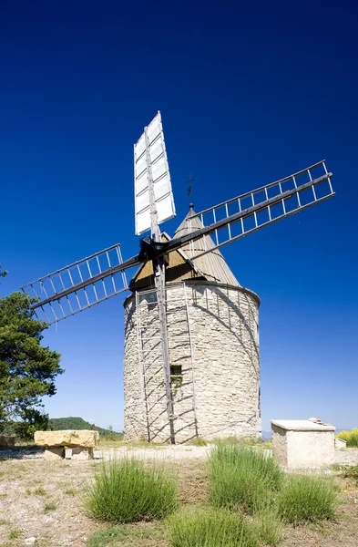 Windmühle in Frankreich — Stockfoto