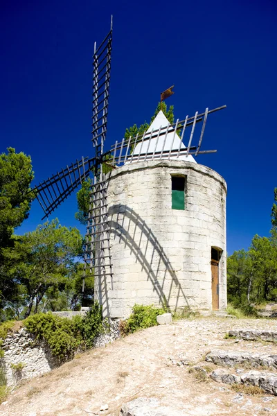 Ветряная мельница Франции — стоковое фото