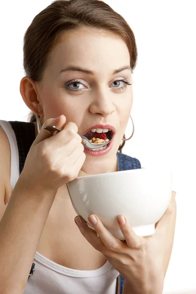 Mulher comendo cereais — Fotografia de Stock