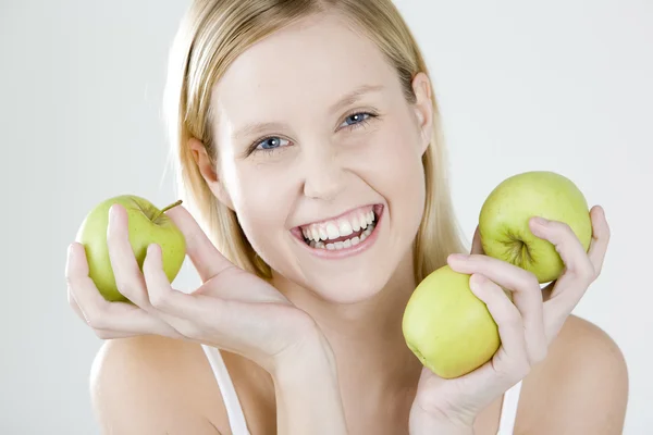 Mujer con manzanas — Foto de Stock