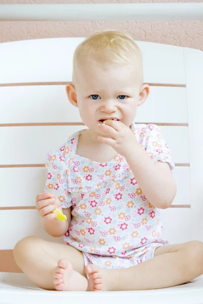 Toddler beslenme — Stok fotoğraf