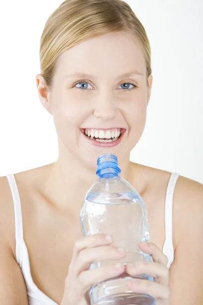 물 한 병을 가진 여자 — 스톡 사진