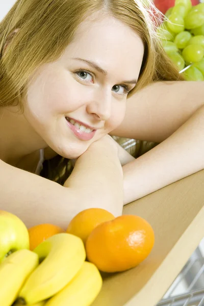 Woman with fruit — Stock Photo, Image