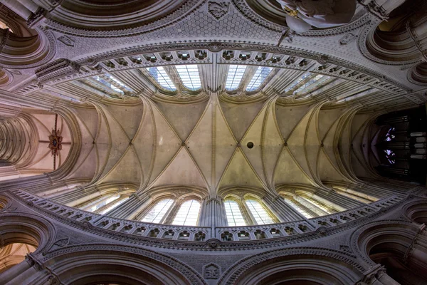 Interieur van de kathedraal, bayeux — Stockfoto