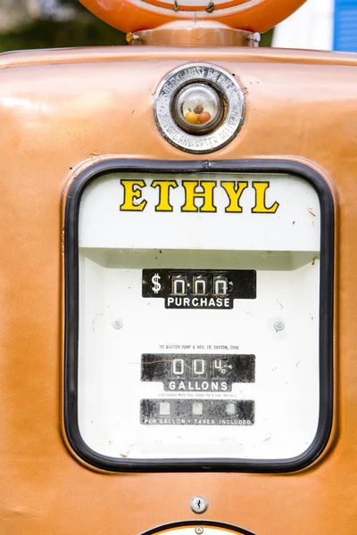 Régi benzinkút — Stock Fotó