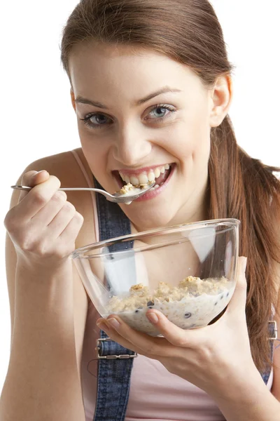 Woman eating cereals — Stockfoto
