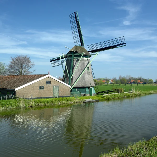 Mulino a vento vicino Alkmaar, Paesi Bassi — Foto Stock
