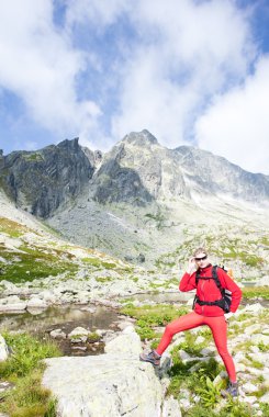 kadın backpacker yüksek tatras