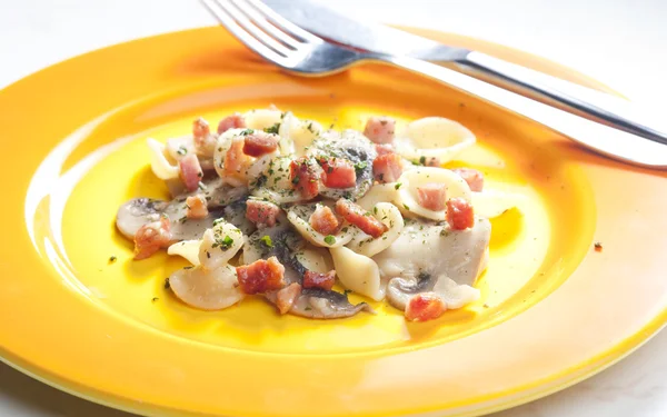 Pasta orecchiette with bacon and champignons — Stock Photo, Image