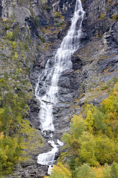 Landskap nära borgund stavkirke, Norge — Stockfoto