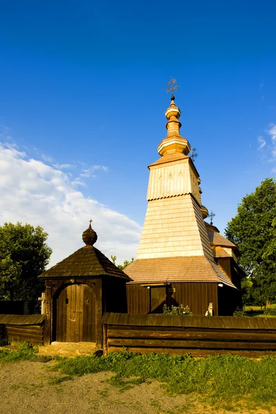 Igreja de madeira, Ladomirova, Eslováquia — Fotografia de Stock