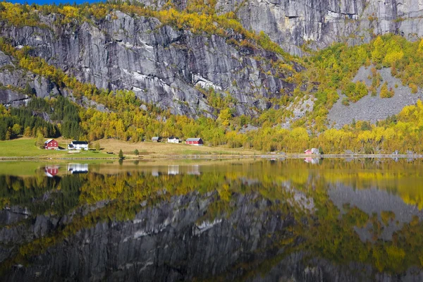 Krajina u řeky otta, Norsko — Stock fotografie