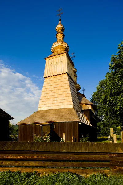 Dřevěný kostel, ladomirova, Slovensko — Stock fotografie