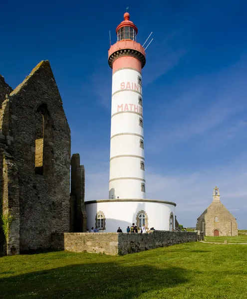 Lighthouse and ruin of monastery, Pointe de Saint Mathieu, Britt — Stock Photo, Image