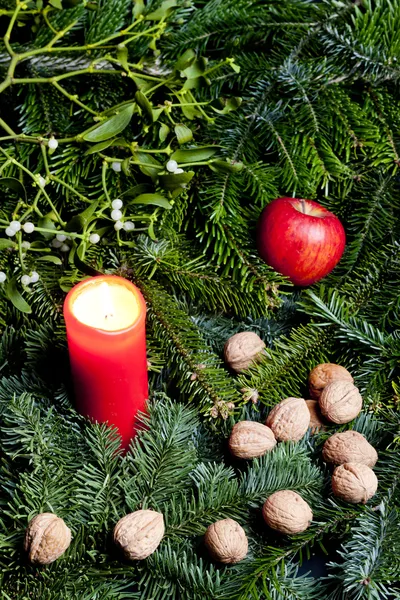 Рождество натюрморт со свечой — стоковое фото