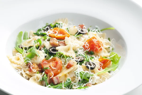 Pasta farfalle with Parma ham and cherry tomatoes — Stock Photo, Image