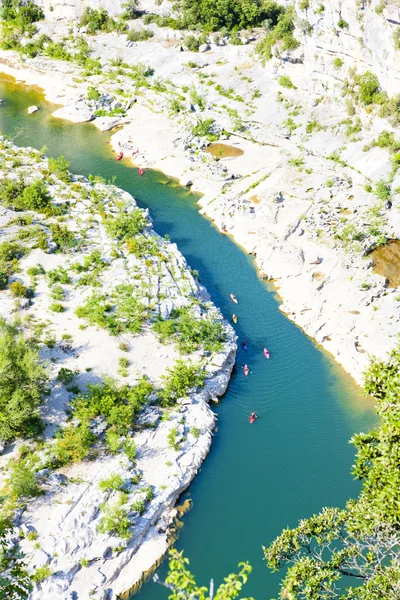 Kayaks dans les gorges d'Ardèche, Rhône-Alpes, France — Photo
