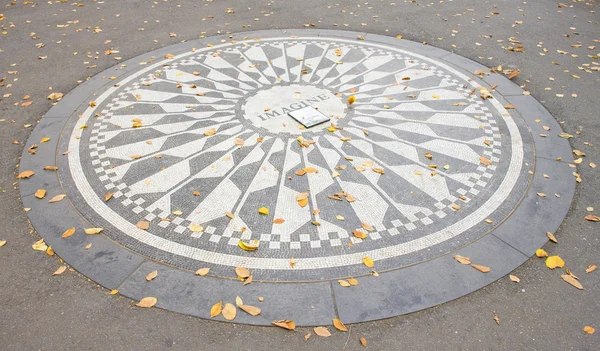 Memorial to John Lennon, Central Park, New York City, USA — Stock Photo, Image
