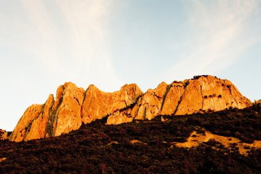 kayaların yanında col du cayron, provence, Fransa