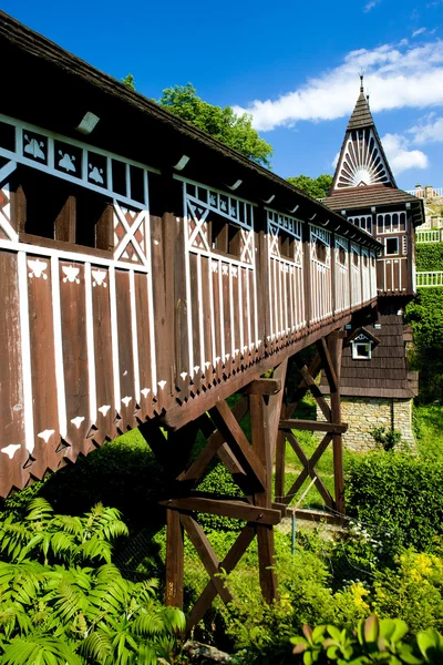 Holzbrücke überdacht — Stockfoto