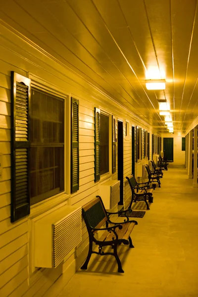 Motel à noite — Fotografia de Stock