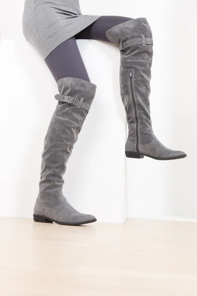 Módní šedé boty — Stock fotografie