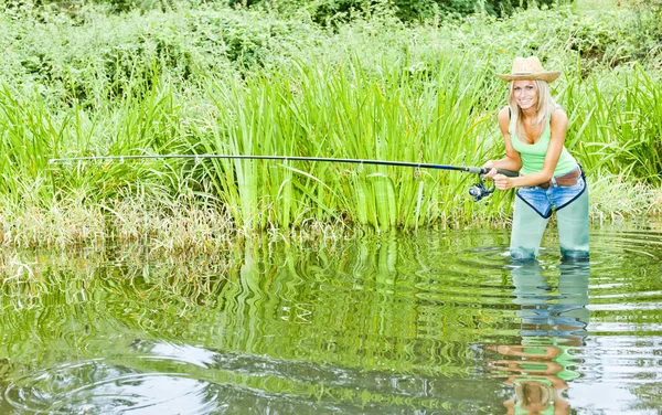 Mujer pescadora —  Fotos de Stock