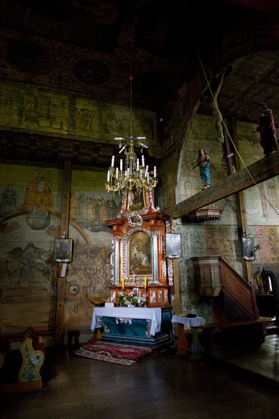 Интерьер деревянной церкви — стоковое фото