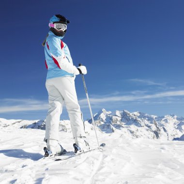 kadın kayakçı