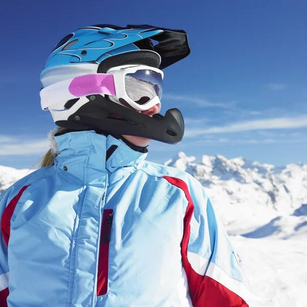 Mujer esquiadora —  Fotos de Stock