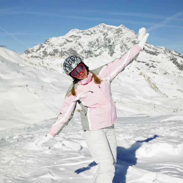 Kvinna skidåkare — Stockfoto