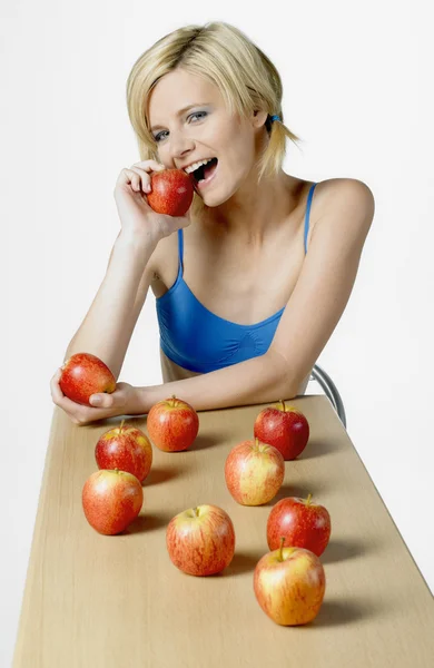 苹果的女人 — 图库照片