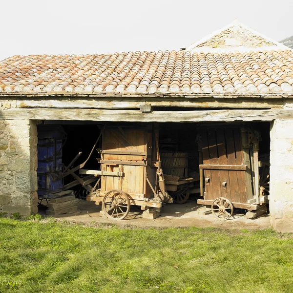 Alte landwirtschaftliche Maschinen, Frankreich — Stockfoto