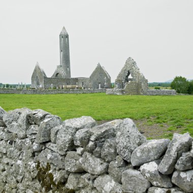 Ruins of Kilmacduagh Monastery clipart