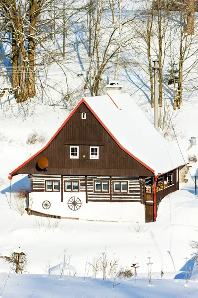 在冬天的小屋 — 图库照片