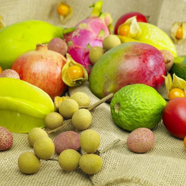 Frutas tropicais ainda vida — Fotografia de Stock