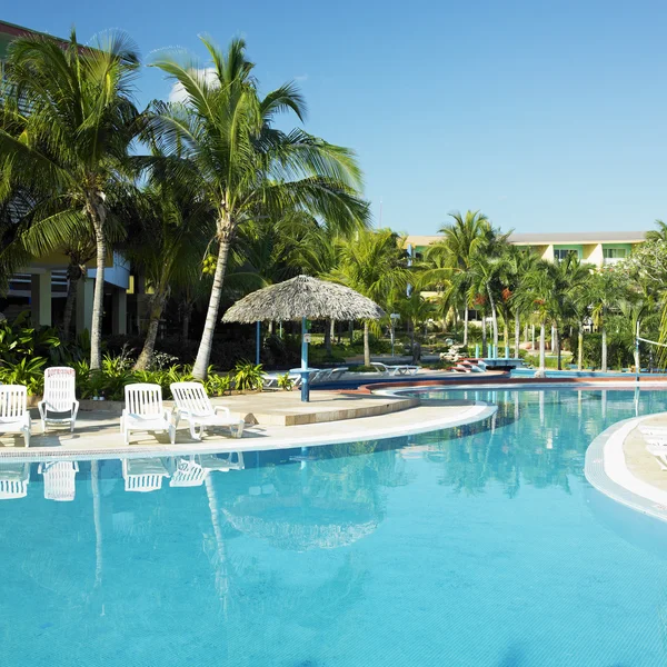 Hotelschwimmbecken, cayo coco, kuba — Stockfoto