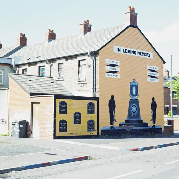 Politieke muurschildering schilderen, belfast, Noord-Ierland — Stockfoto