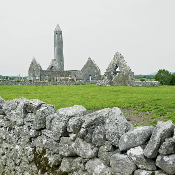 Ruinerna av kilmacduagh kloster — Stockfoto