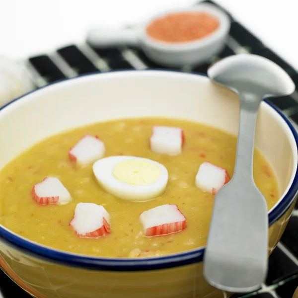 Смешанный чечевичный суп — стоковое фото