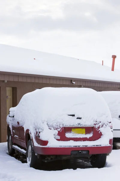 Carro nevado — Fotografia de Stock