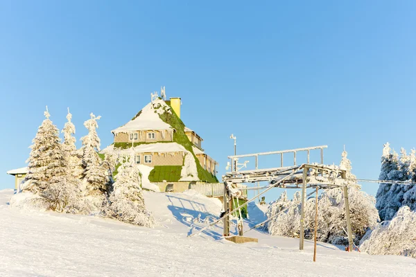 Masarykova котедж, Orlicke гори взимку, Чеська Республіка — стокове фото