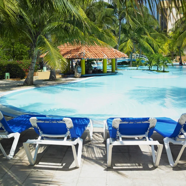 Hotelschwimmbecken, varadero, kuba — Stockfoto