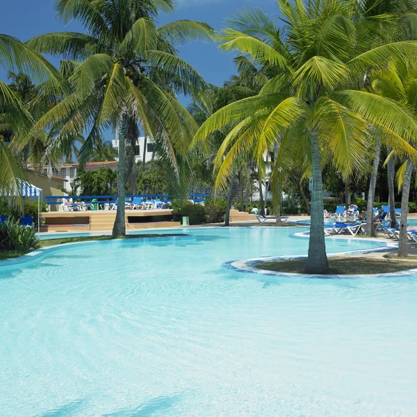 酒店 ' s 游泳池、 巴拉德罗、 古巴 — 图库照片