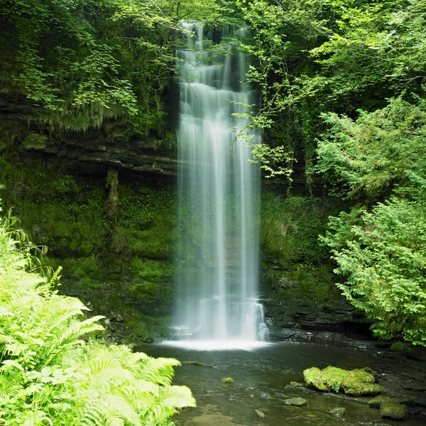 Водопад Гленкар, графство Лейтрим, Ирландия — стоковое фото