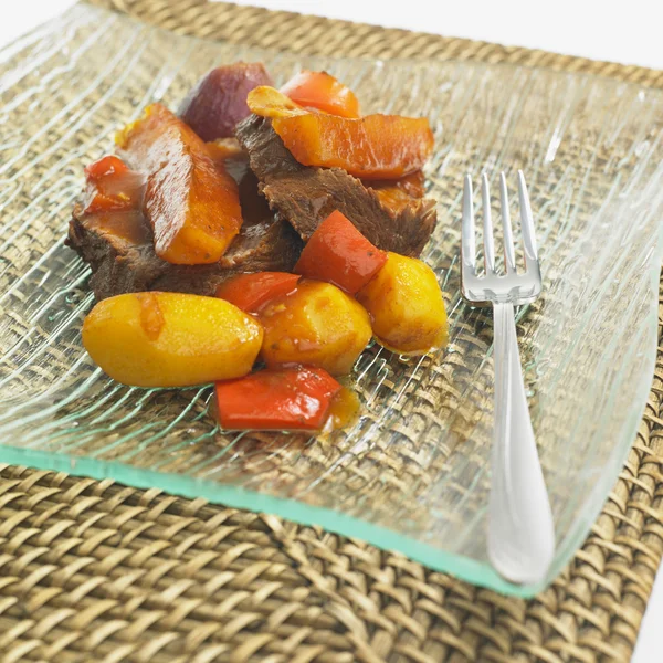 Beef with side-dish from one pot — Stock Photo, Image