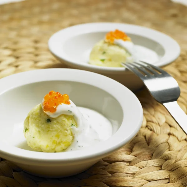 Cold potato dumplings with cream and caviar — Stock Photo, Image
