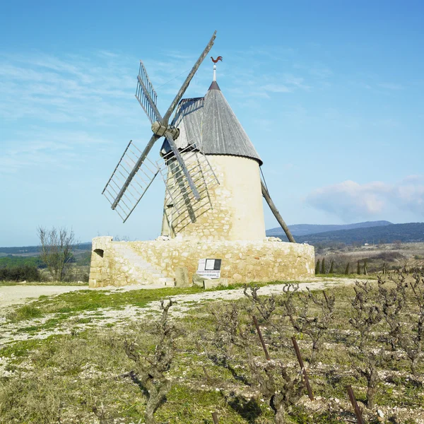 Větrný mlýn, villeneuve minervois, Francie — Stock fotografie