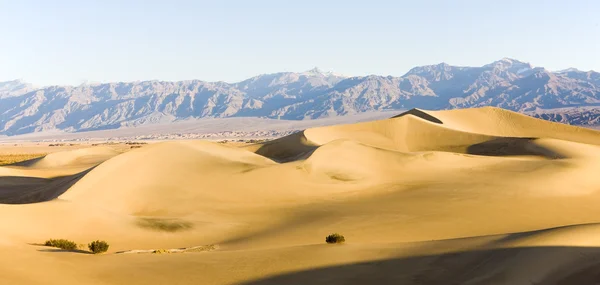Песчаные дюны Стовипайп-Уэллс, Национальный парк Долина Смерти, штат Калифорния — стоковое фото