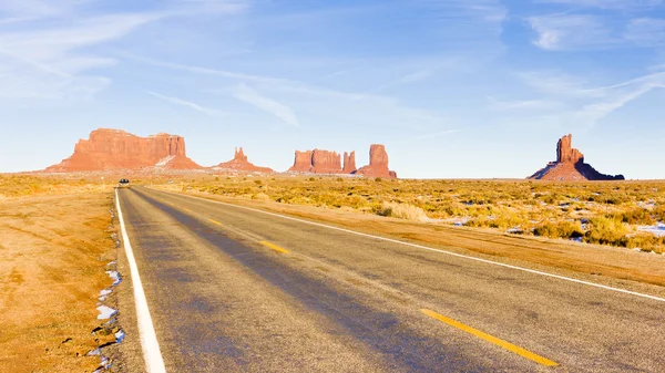 Road, park narodowy doliny pomnik, utah, arizona, Stany Zjednoczone Ameryki — Zdjęcie stockowe